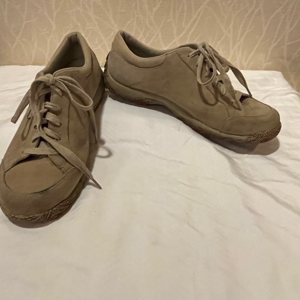 Simple Tan Suede Shoes